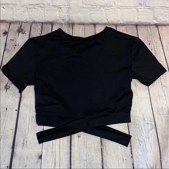 Black Shorts Sleeve Workout Crop Top - Picture 8 of 10